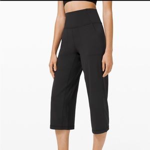 lululemon Align Wide
Leg Super-High-Rise
Crop 23"